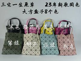 Picture of Issey Miyake Lady Handbags _SKUfw156182182fw